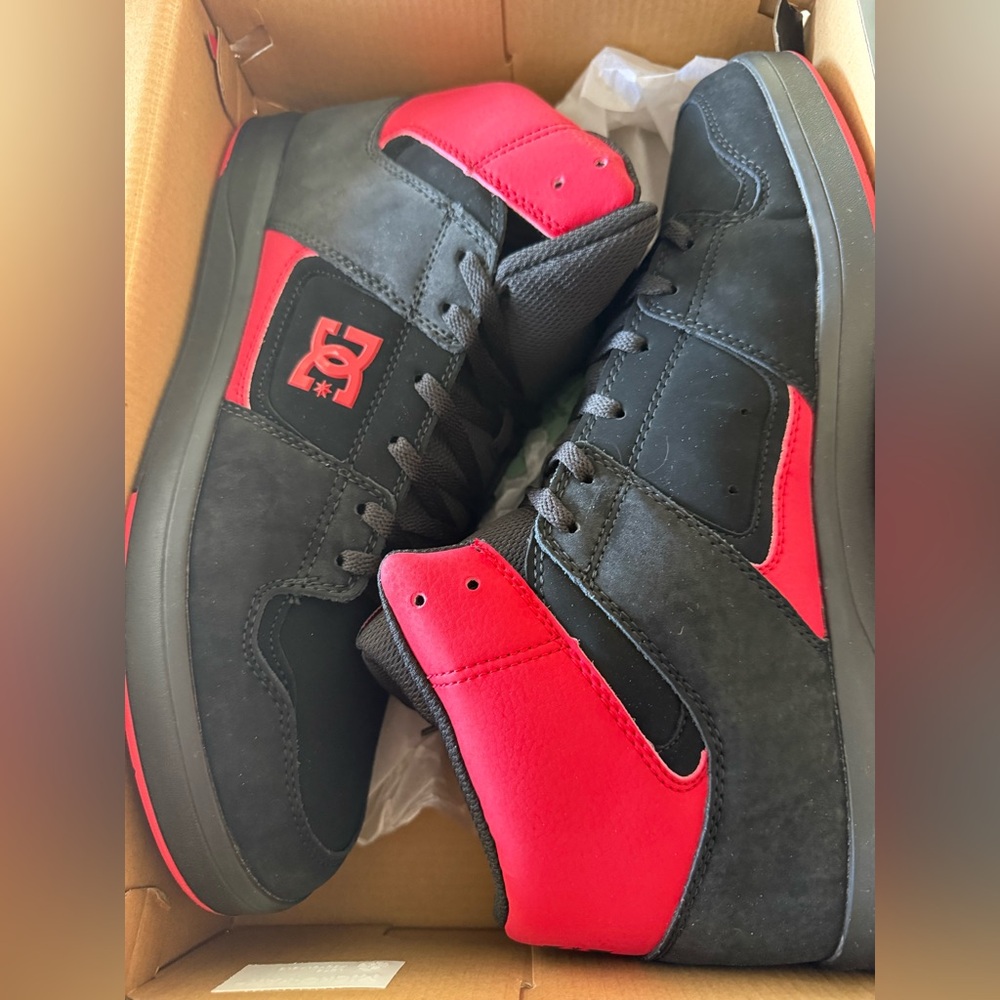 DC Men's Cure Hi Top Sneakers in Black and Red
